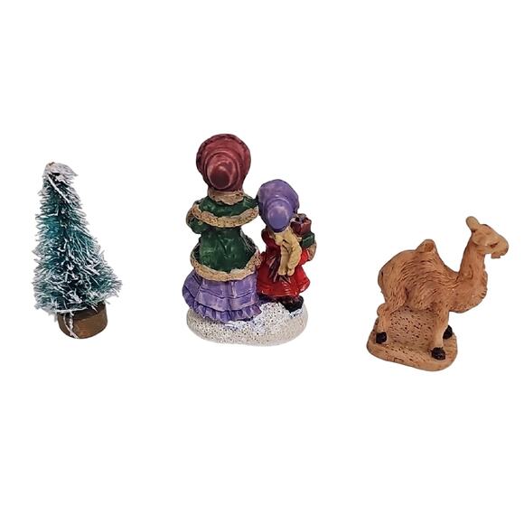 Lot of 10 Vintage Christmas Village Pieces Festive Holiday Figurine Collection - Picture 5 of 7